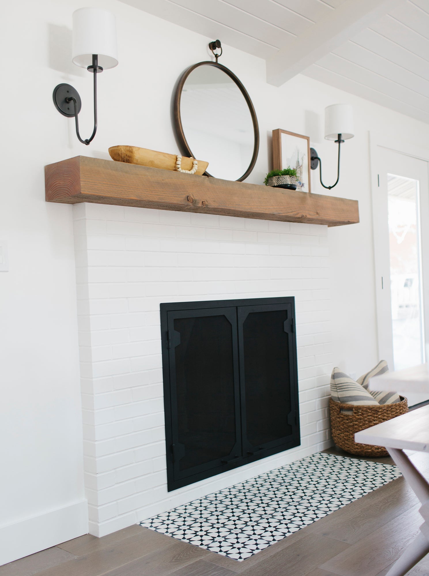 Melanie Curved Sconce