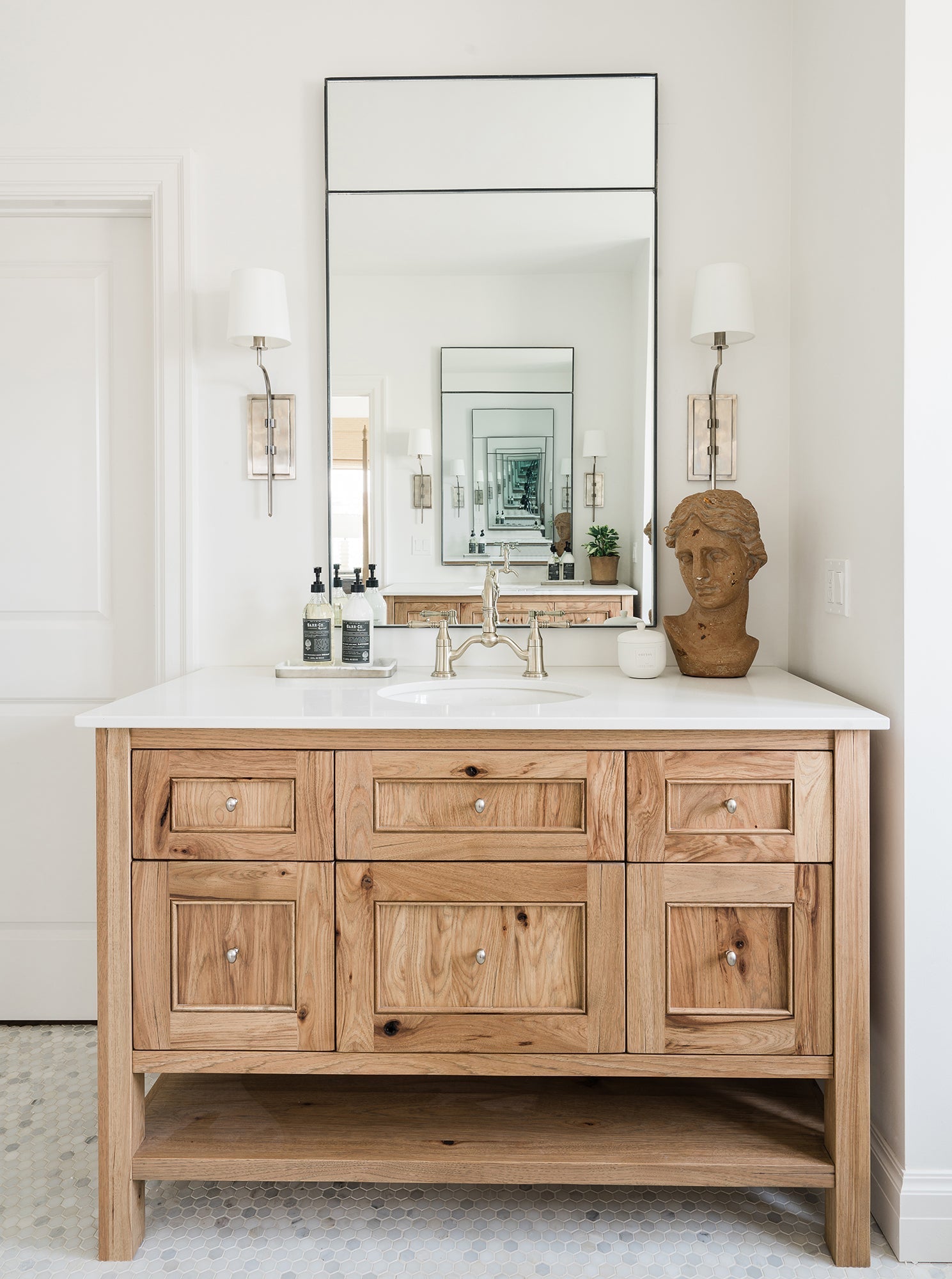 Olivia Single Sconce